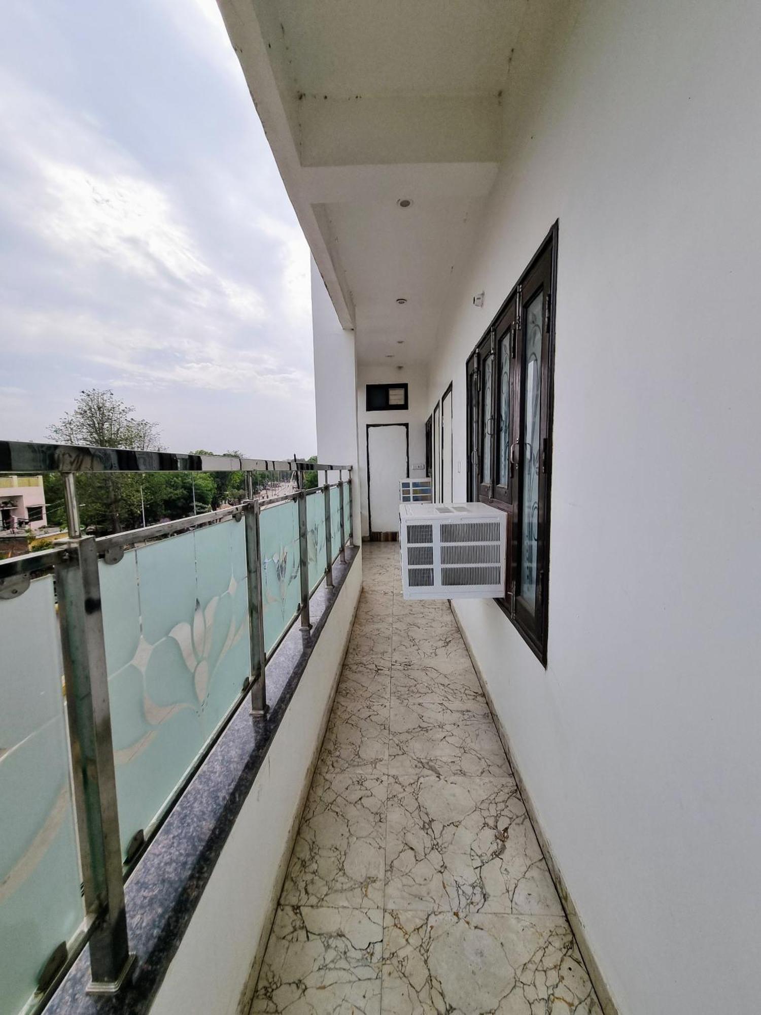 Hotel Sangam View Аллахабад Экстерьер фото
