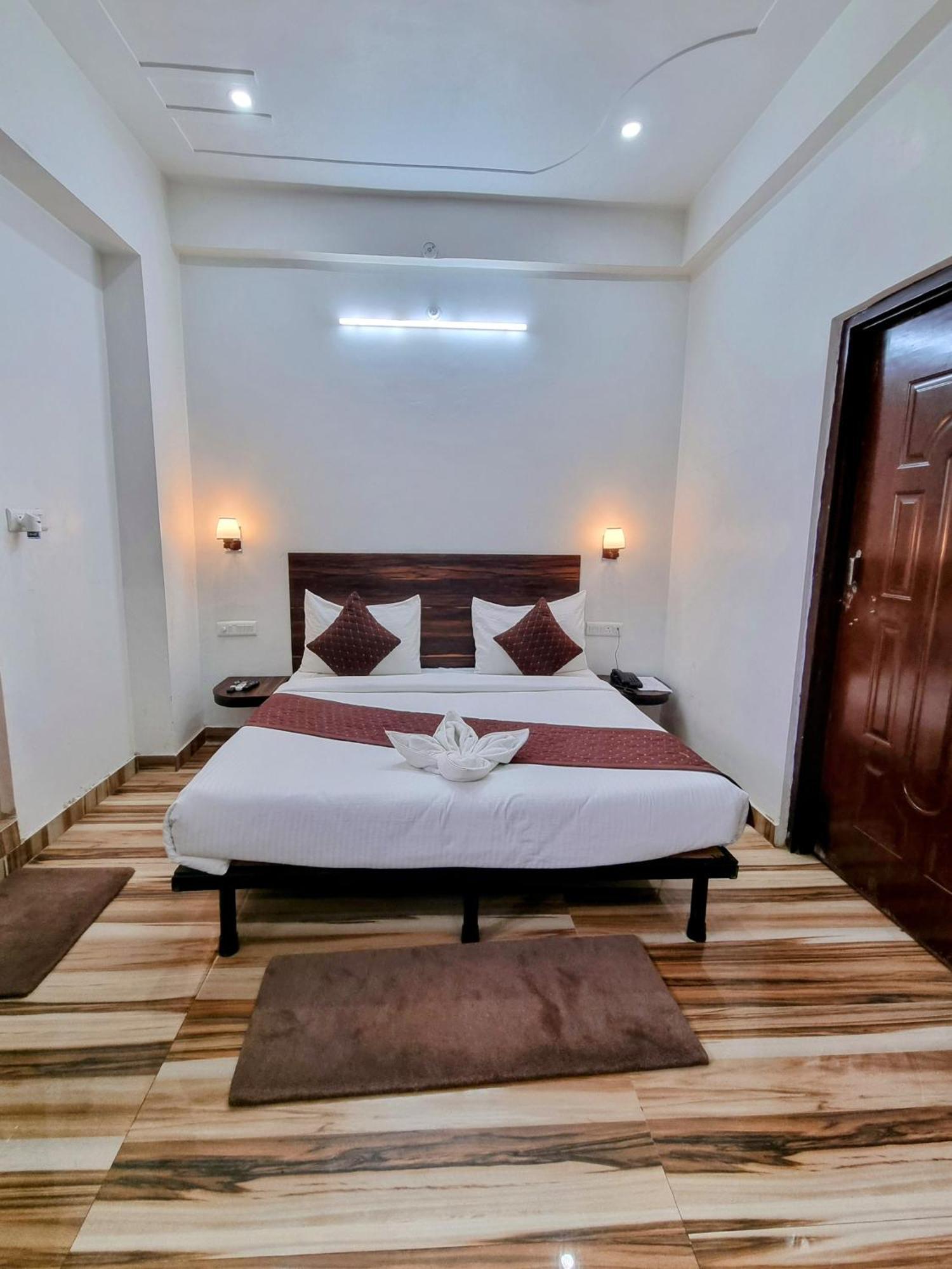 Hotel Sangam View Аллахабад Экстерьер фото