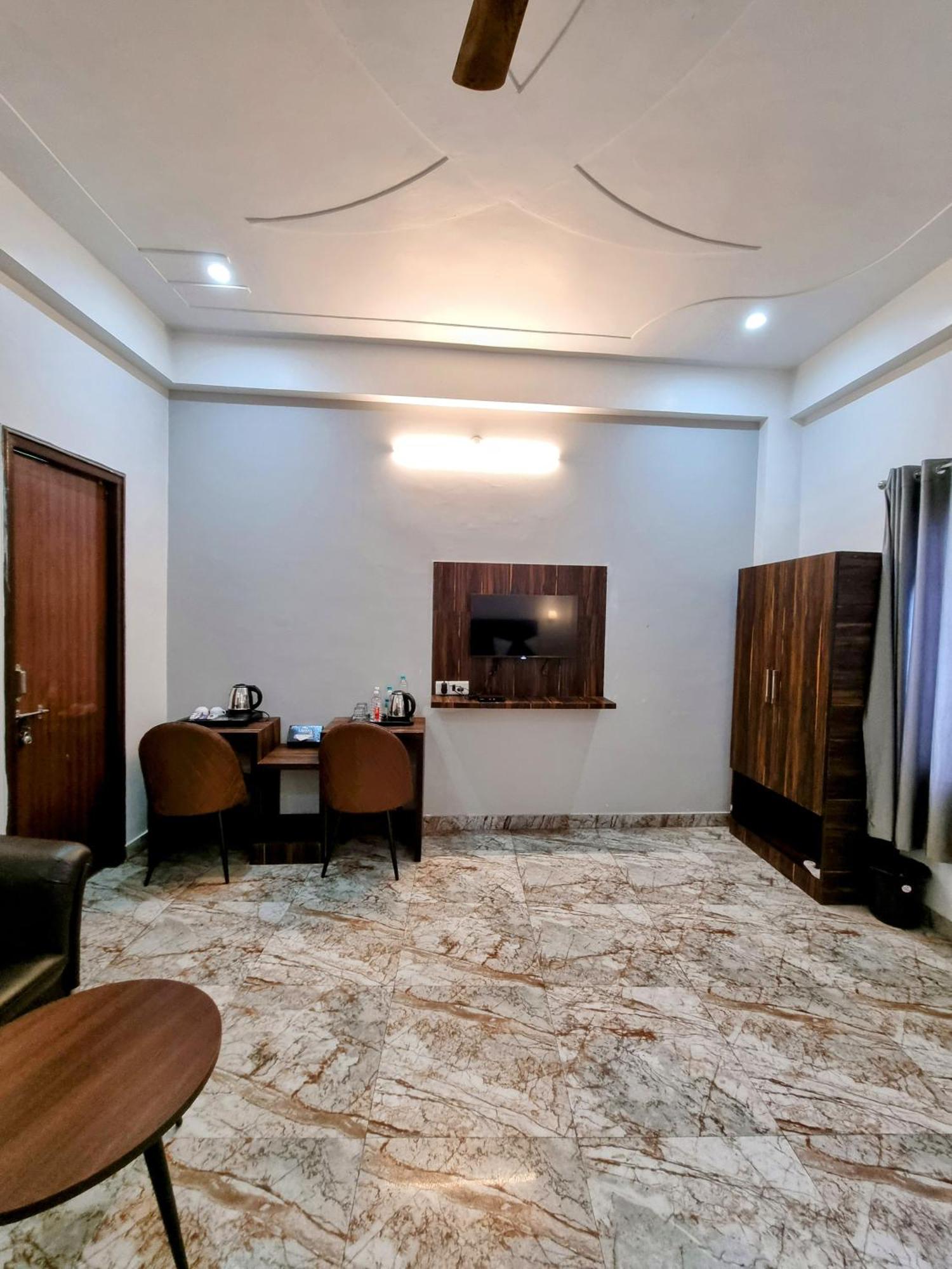 Hotel Sangam View Аллахабад Экстерьер фото