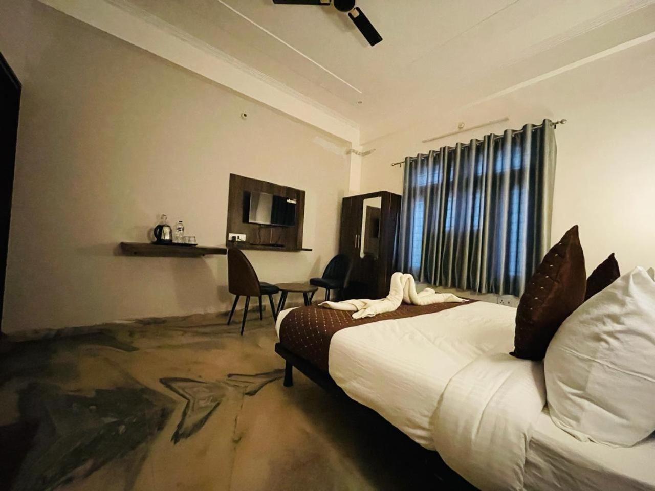 Hotel Sangam View Аллахабад Экстерьер фото