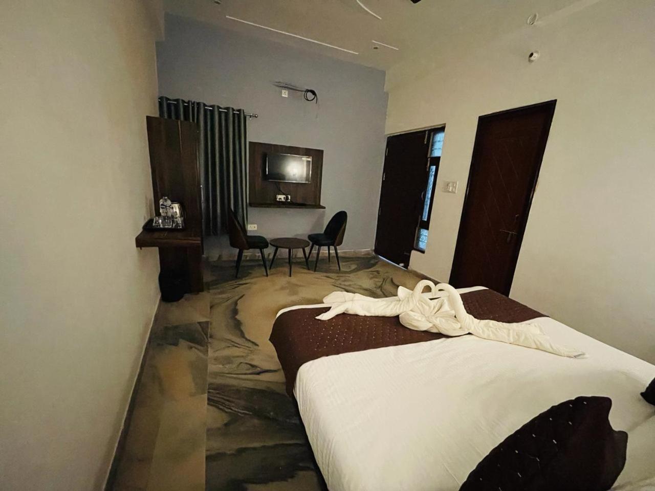 Hotel Sangam View Аллахабад Экстерьер фото