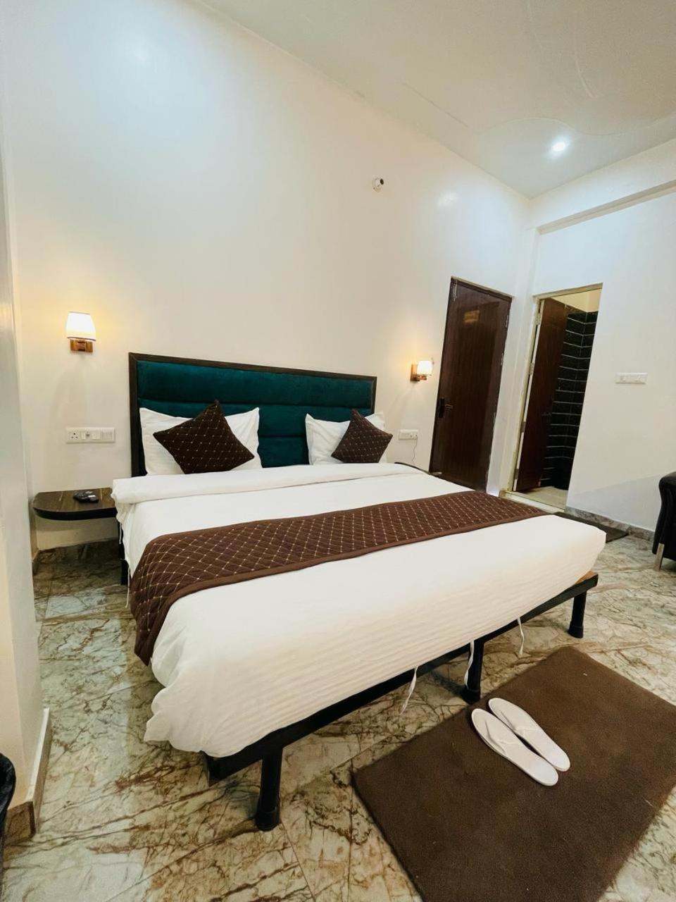Hotel Sangam View Аллахабад Экстерьер фото
