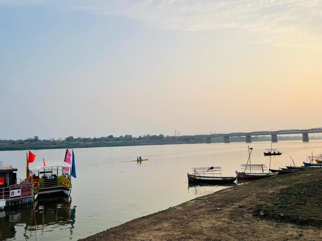 Hotel Sangam View Аллахабад Экстерьер фото