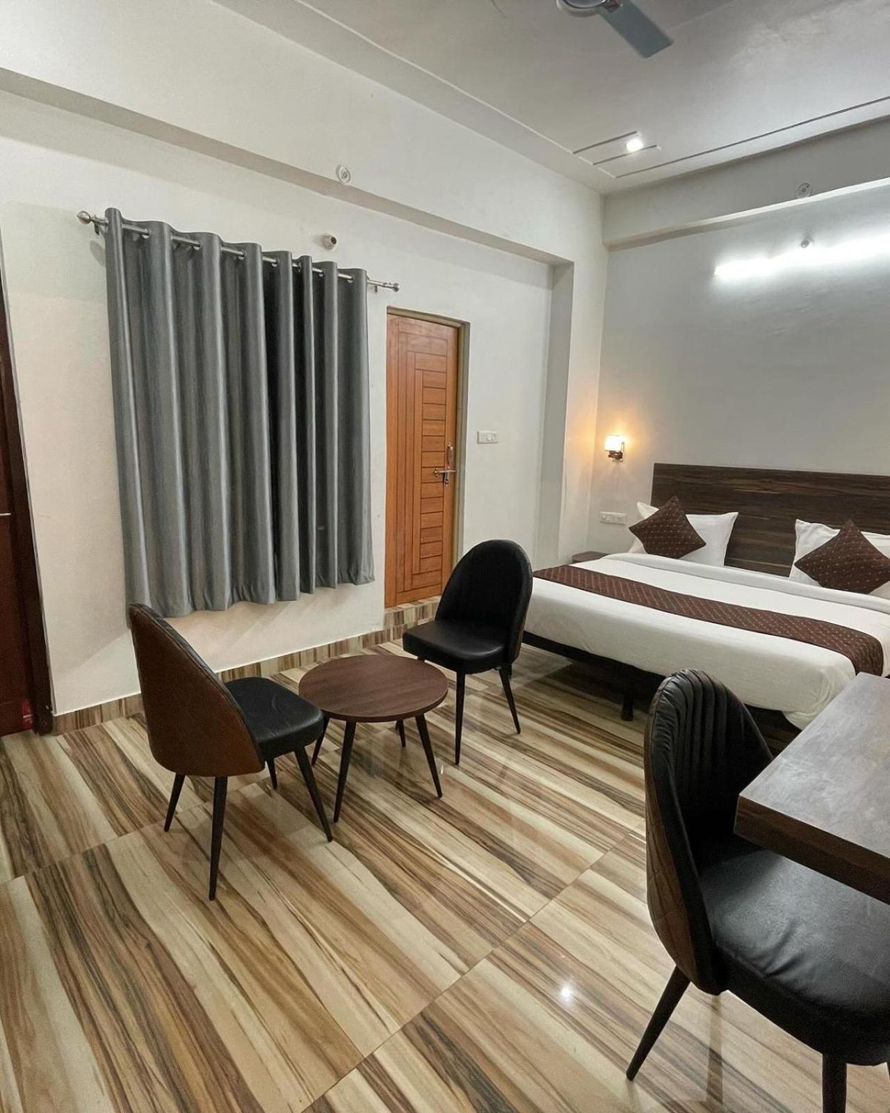 Hotel Sangam View Аллахабад Экстерьер фото